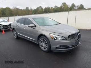 ✅ 2018 Buick LaCrosse Essence • VIN: 1G4ZP5SS9JU141301 • Lot: 43539303. Wystawiony na IAAI z przebiegiem 86 341 mil. Bezpłatny archiwum sprzedaży aukcyjnych z USA i szczegółowy raport historii pojazdu na DreamBid. Zdjęcie 1.