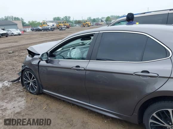 2020 Toyota Camry Hybrid SE z VIN 4T1J31AK2LU542677, wystawiony jako IAAI lot #42449548 z przebiegiem Nie podano mil oraz . Historia ofert i sprzedaży dostępna na DreamBid. Obrazek 15.