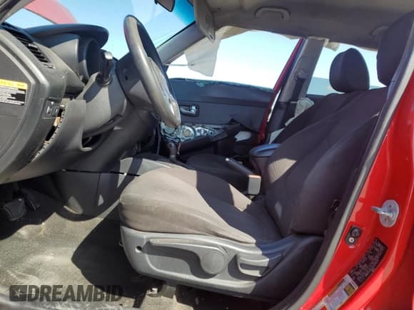 ✅ 2013 Kia Soul • VIN: KNDJT2A57D7579373 • Lot: 82697335. Wystawiony na Copart z przebiegiem 277 126 mil. Bezpłatny archiwum sprzedaży aukcyjnych z USA i szczegółowy raport historii pojazdu na DreamBid. Zdjęcie 7.