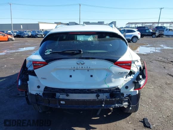 ✅ 2017 Infiniti QX30 Premium • VIN: SJKCH5CR6HA027509 • Лот: 41800581. Опубликован ранее на IAAI с пробегом 76 148 миль. Бесплатный доступ к архиву аукционных продаж из США и подробный отчёт об истории автомобиля на DreamBid. Изображение 16.