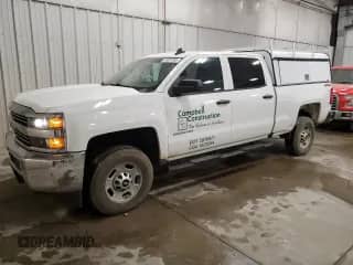 2018 Chevrolet Silverado 2500HD Work Truck z VIN 1GC1KUEG1JF271854, wystawiony jako Copart lot #55387685 z przebiegiem 129 777 mil mil oraz Czysty tytuł • Clean title. Historia ofert i sprzedaży dostępna na DreamBid. Obrazek 1.