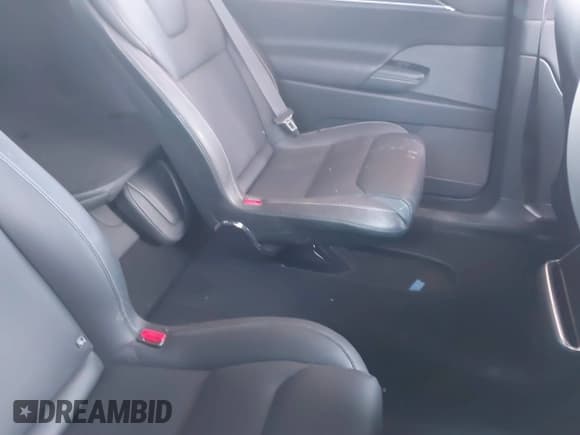 ✅ 2024 Tesla Model X Plaid • VIN: 7SAXCBE60RF447105 • Lot: 41355592. Wystawiony na IAAI z przebiegiem Nie podano. Bezpłatny archiwum sprzedaży aukcyjnych z USA i szczegółowy raport historii pojazdu na DreamBid. Zdjęcie 8.