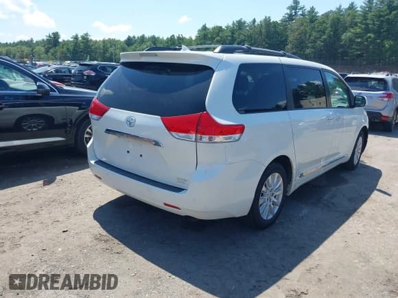✅ 2012 Toyota Sienna XLE • VIN: 5TDDK3DC5CS037659 • Lot: 42541352. Listed on IAAI with 128,378 mi. Free auction sales archive from the USA and detailed vehicle history report at DreamBid. Image 4.