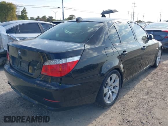 ✅ 2010 BMW 5 Series 535i • VIN: WBANW1C58AC163817 • Lot: 43724003. Wystawiony na IAAI z przebiegiem 125 047 mil. Bezpłatny archiwum sprzedaży aukcyjnych z USA i szczegółowy raport historii pojazdu na DreamBid. Zdjęcie 4.