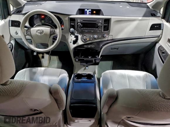 ✅ 2012 Toyota Sienna LE • VIN: 5TDKK3DC2CS242816 • Лот: 93912105. Опубликован ранее на Copart с пробегом 288 438 миль. Бесплатный доступ к архиву аукционных продаж из США и подробный отчёт об истории автомобиля на DreamBid. Изображение 8.