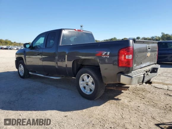 ✅ 2010 Chevrolet Silverado 1500 LT • VIN: 1GCSKSE38AZ240590 • Lot: 90363795. Wystawiony na Copart z przebiegiem 165 142 mil. Bezpłatny archiwum sprzedaży aukcyjnych z USA i szczegółowy raport historii pojazdu na DreamBid. Zdjęcie 2.