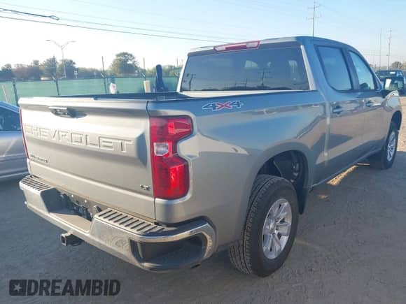 2026 Chevrolet Silverado 1500 LT z VIN 3GCUKDED5TG130130, wystawiony jako IAAI lot #43613368 z przebiegiem 3 302 mil mil oraz . Historia ofert i sprzedaży dostępna na DreamBid. Obrazek 4.