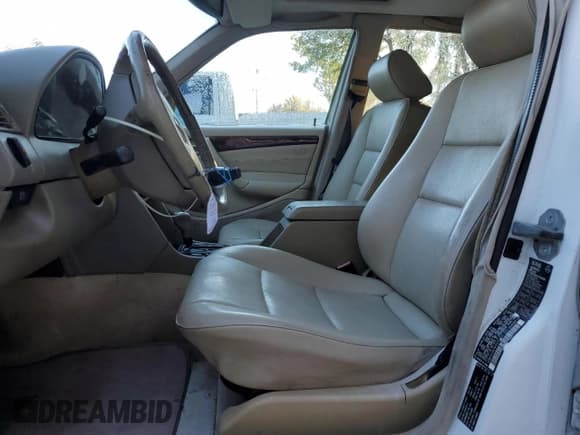 ✅ 1998 Mercedes-Benz C 230/260/280/320 • VIN: WDBHA23G1WA570692 • Лот: 42593755. Опубликован ранее на Copart с пробегом Не указан. Бесплатный доступ к архиву аукционных продаж из США и подробный отчёт об истории автомобиля на DreamBid. Изображение 7.