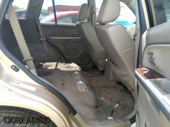 ✅ 2007 Suzuki Grand Vitara Luxury • VIN: JS3TD947574203449 • Lot: 41965640. Wystawiony na IAAI z przebiegiem 177 498 mil. Bezpłatny archiwum sprzedaży aukcyjnych z USA i szczegółowy raport historii pojazdu na DreamBid. Zdjęcie 8.