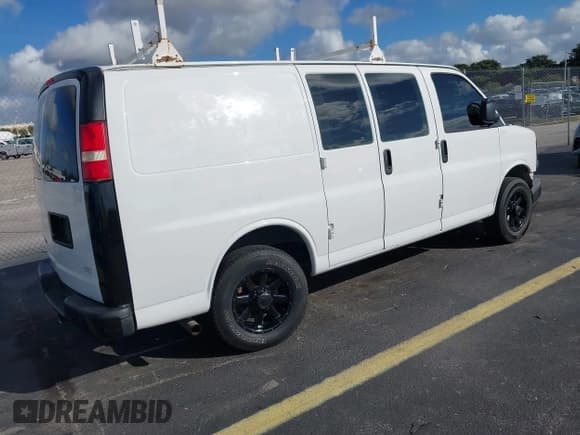 ✅ 2017 Chevrolet Express Cargo • VIN: 1GCWGAFF6H1134198 • Lot: 43830782. Listed on IAAI with 68,282 mi. Free auction sales archive from the USA and detailed vehicle history report at DreamBid. Image 4.