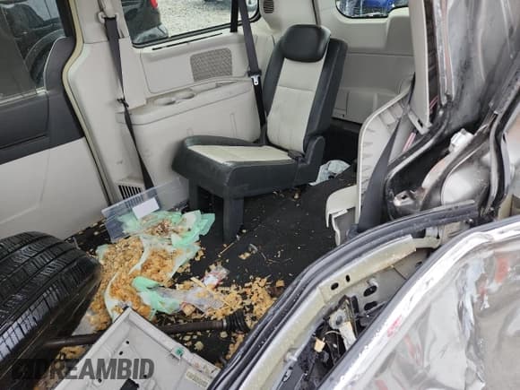 ✅ 2010 Chrysler Town & Country Touring Plus • VIN: 2A4RR8D10AR392915 • Lot: 86227995. Wystawiony na Copart z przebiegiem Nie podano. Bezpłatny archiwum sprzedaży aukcyjnych z USA i szczegółowy raport historii pojazdu na DreamBid. Zdjęcie 10.