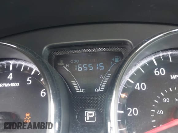 ✅ 2019 Nissan Versa S Plus • VIN: 3N1CN7AP0KL852246 • Lot: 42352278. Wystawiony na IAAI z przebiegiem 165 515 mil. Bezpłatny archiwum sprzedaży aukcyjnych z USA i szczegółowy raport historii pojazdu na DreamBid. Zdjęcie 15.