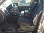 ✅ 2011 Chevrolet Suburban LS • VIN: 1GNSKHE3XBR206663 • Lot: 66809484. Wystawiony na Copart z przebiegiem 89 455 mil. Bezpłatny archiwum sprzedaży aukcyjnych z USA i szczegółowy raport historii pojazdu na DreamBid. Zdjęcie 7.