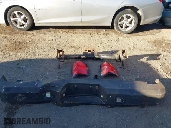 ✅ 2015 Chevrolet Silverado 2500HD High Country • VIN: 1GC1KXE85FF538303 • Lot: 43607471. Wystawiony na IAAI z przebiegiem 216 084 mil. Bezpłatny archiwum sprzedaży aukcyjnych z USA i szczegółowy raport historii pojazdu na DreamBid. Zdjęcie 12.