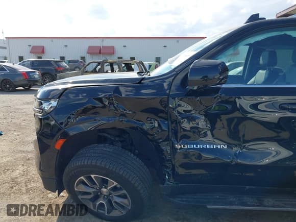 ✅ 2023 Chevrolet Suburban LT • VIN: 1GNSCCKD4PR137389 • Lot: 43398695. Listed on IAAI with 121,288 mi. Free auction sales archive from the USA and detailed vehicle history report at DreamBid. Image 6.