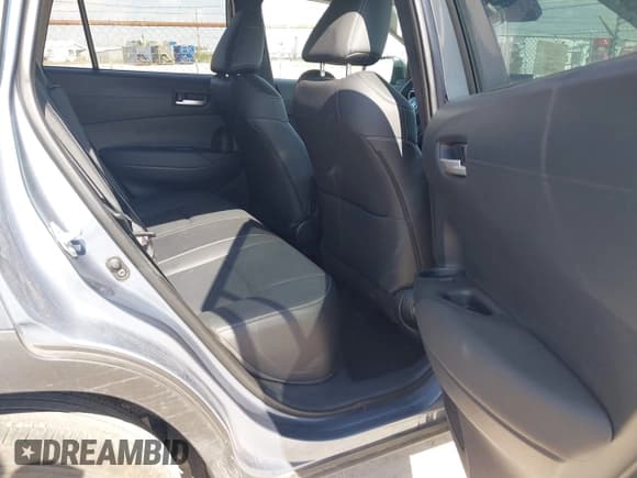 ✅ 2025 Toyota Corolla Cross XLE • VIN: 7MUEAAAG7SV119786 • Lot: 42994441. Wystawiony na IAAI z przebiegiem 16 004 mil. Bezpłatny archiwum sprzedaży aukcyjnych z USA i szczegółowy raport historii pojazdu na DreamBid. Zdjęcie 8.