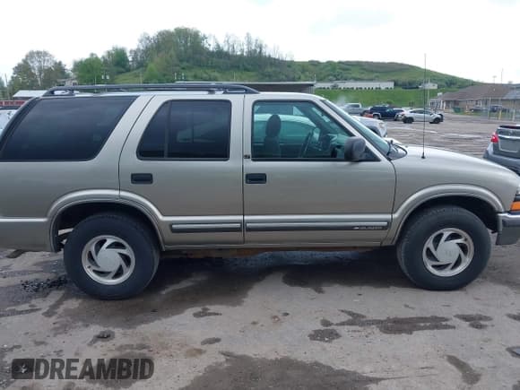 ✅ 2000 Chevrolet Blazer LT • VIN: 1GNDT13W3Y2190611 • Лот: 42113542. Опубликован ранее на IAAI с пробегом 159 890 миль. Бесплатный доступ к архиву аукционных продаж из США и подробный отчёт об истории автомобиля на DreamBid. Изображение 13.