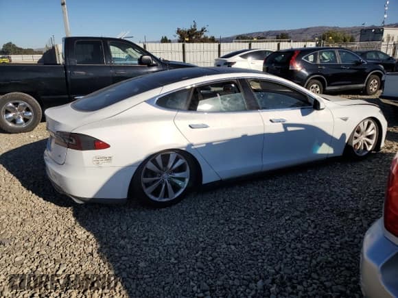 ✅ 2014 Tesla Model S 60 • VIN: 5YJSA1S16EFP33146 • Lot: 82700375. Listed on Copart with Not provided. Free auction sales archive from the USA and detailed vehicle history report at DreamBid. Image 3.