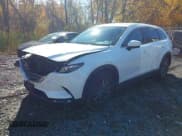 ✅ 2022 Mazda CX-9 Sport • VIN: JM3TCBBY0N0601507 • Lot: 43484543. Wystawiony na IAAI z przebiegiem 26 106 mil. Bezpłatny archiwum sprzedaży aukcyjnych z USA i szczegółowy raport historii pojazdu na DreamBid. Zdjęcie 2.