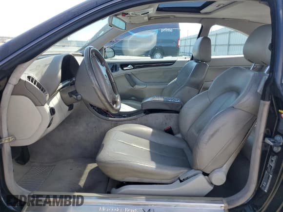 ✅ 2002 Mercedes-Benz CLK 320/430 • VIN: WDBLJ70GX2T103913 • Lot: 68783645. Wystawiony na Copart z przebiegiem Nie podano. Bezpłatny archiwum sprzedaży aukcyjnych z USA i szczegółowy raport historii pojazdu na DreamBid. Zdjęcie 7.