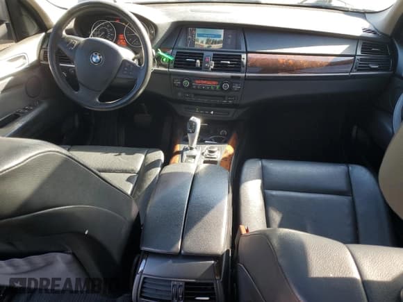 ✅ 2012 BMW X5 35d • VIN: 5UXZW0C5XCL667950 • Лот: 81743995. Опубликован ранее на Copart с пробегом 147 555 миль. Бесплатный доступ к архиву аукционных продаж из США и подробный отчёт об истории автомобиля на DreamBid. Изображение 8.