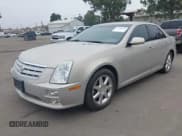 ✅ 2007 Cadillac STS • VIN: 1G6DW677270165924 • Lot: 42560353. Wystawiony na IAAI z przebiegiem 109 245 mil. Bezpłatny archiwum sprzedaży aukcyjnych z USA i szczegółowy raport historii pojazdu na DreamBid. Zdjęcie 2.