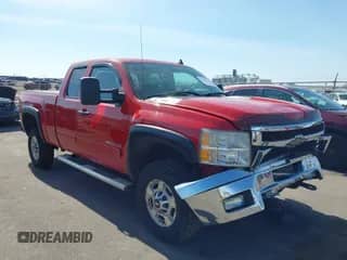 2011 Chevrolet Silverado 2500HD LT z VIN 1GC2KXCG1BZ220556, wystawiony jako IAAI lot #41788118 z przebiegiem 147 221 mil mil oraz . Historia ofert i sprzedaży dostępna na DreamBid. Obrazek 1.