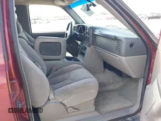 ✅ 2003 Chevrolet Suburban LT • VIN: 1GNEC16Z13J247753 • Лот: 41501608. Опубликован ранее на IAAI с пробегом 300 977 миль. Бесплатный доступ к архиву аукционных продаж из США и подробный отчёт об истории автомобиля на DreamBid. Изображение 5.