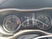 ✅ 2018 Jeep Cherokee Latitude Tech Connect • VIN: 1C4PJLCB7JD576785 • Lot: 84302335. Wystawiony na Copart z przebiegiem 138 261 mil. Bezpłatny archiwum sprzedaży aukcyjnych z USA i szczegółowy raport historii pojazdu na DreamBid. Zdjęcie 9.