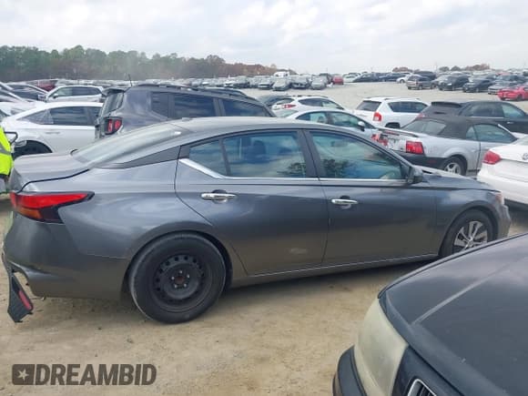 ✅ 2020 Nissan Altima S • VIN: 1N4BL4BV9LC196920 • Lot: 43648301. Listed on IAAI with 110,185 mi. Free auction sales archive from the USA and detailed vehicle history report at DreamBid. Image 13.