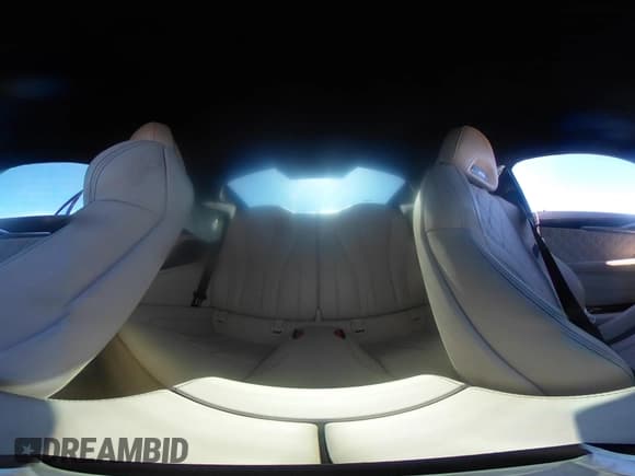 ✅ 2020 BMW M8 • VIN: WBSAE0C06LCD53214 • Lot: 38301455. Wystawiony na IAAI z przebiegiem 20 410 mil. Bezpłatny archiwum sprzedaży aukcyjnych z USA i szczegółowy raport historii pojazdu na DreamBid. Zdjęcie 18.