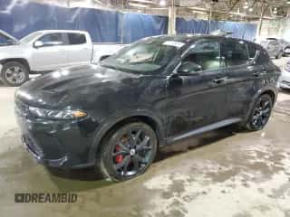 2024 Dodge Hornet R/T с VIN ZACPDFCWXR3A34516, выставлен на аукционе Copart как лот 86410434 с пробегом 4 705 миль миль и Списание • Salvage title. История ставок и продаж доступна на DreamBid. Изображение 1.