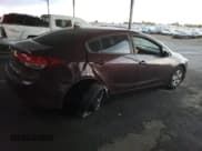 ✅ 2018 Kia Forte LX • VIN: 3KPFL4A79JE164182 • Лот: 81818045. Опубликован ранее на Copart с пробегом 139 143 миль. Бесплатный доступ к архиву аукционных продаж из США и подробный отчёт об истории автомобиля на DreamBid. Изображение 3.