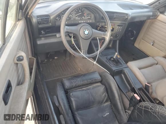 ✅ 1987 BMW 3 Series • VIN: WBABB1301H1928231 • Lot: 85221174. Wystawiony na Copart z przebiegiem 159 400 mil. Bezpłatny archiwum sprzedaży aukcyjnych z USA i szczegółowy raport historii pojazdu na DreamBid. Zdjęcie 8.