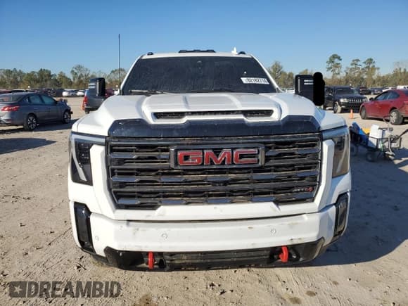 ✅ 2024 GMC Sierra 3500HD AT4 • VIN: 1GT49VEY2RF133484 • Lot: 82182714. Wystawiony na Copart z przebiegiem Nie podano. Bezpłatny archiwum sprzedaży aukcyjnych z USA i szczegółowy raport historii pojazdu na DreamBid. Zdjęcie 5.