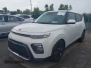 ✅ 2021 Kia Soul S • VIN: KNDJ23AU5M7145792 • Лот: 42956427. Опубликован ранее на IAAI с пробегом 47 526 миль. Бесплатный доступ к архиву аукционных продаж из США и подробный отчёт об истории автомобиля на DreamBid. Изображение 2.