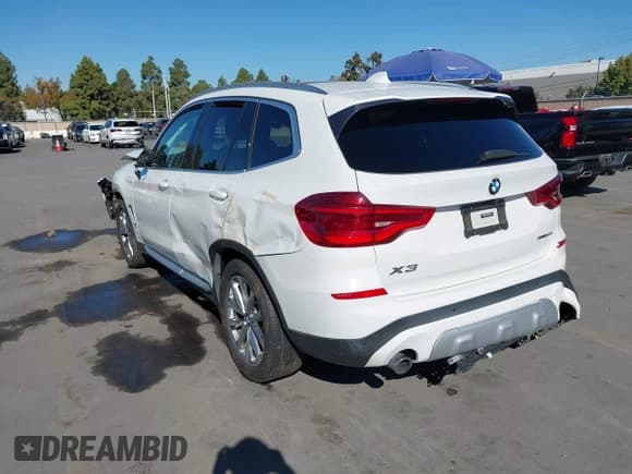 ✅ 2018 BMW X3 xDrive30i • VIN: 5UXTR9C58JLD68555 • Lot: 43562567. Wystawiony na IAAI z przebiegiem 52 885 mil. Bezpłatny archiwum sprzedaży aukcyjnych z USA i szczegółowy raport historii pojazdu na DreamBid. Zdjęcie 18.