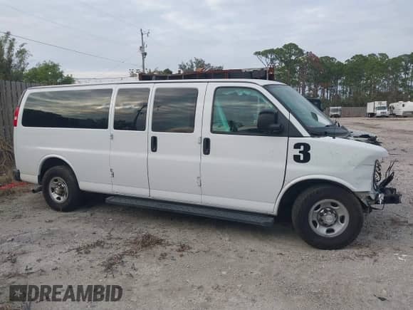 2018 Chevrolet Express Passenger LT z VIN 1GAZGPFG8J1250980, wystawiony jako IAAI lot #41346087 z przebiegiem Nie podano mil oraz . Historia ofert i sprzedaży dostępna na DreamBid. Obrazek 14.
