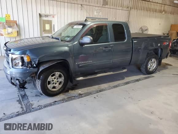 2008 Chevrolet Silverado 1500 2LT z VIN 2GCEK19J881118265, wystawiony jako Copart lot #87469325 z przebiegiem 80 031 mil mil oraz Szkoda całkowita • Salvage title. Historia ofert i sprzedaży dostępna na DreamBid. Obrazek 1.