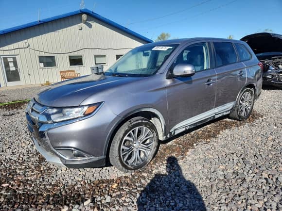 2018 Mitsubishi Outlander SE with VIN JA4AD3A32JZ061134, listed as a Copart auction lot 85913675 with 136,011 mi miles and Salvage title. Bid and sale history available at DreamBid. Image 1.