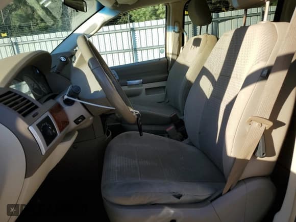 ✅ 2008 Chrysler Town & Country Touring • VIN: 2A8HR54P28R725347 • Лот: 89621795. Опубликован ранее на Copart с пробегом 184 997 миль. Бесплатный доступ к архиву аукционных продаж из США и подробный отчёт об истории автомобиля на DreamBid. Изображение 7.