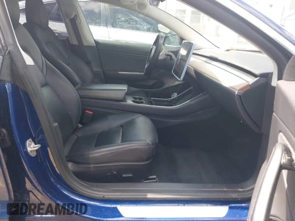 ✅ 2019 Tesla Model 3 Mid Range • VIN: 5YJ3E1EA5KF422825 • Lot: 43117261. Listed on IAAI with 68,977 mi. Free auction sales archive from the USA and detailed vehicle history report at DreamBid. Image 5.