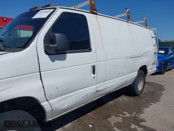 ✅ 2013 Ford Econoline Cargo Commercial • VIN: 1FTNS2EL2DDA60813 • Lot: 42030005. Wystawiony na IAAI z przebiegiem 216 536 mil. Bezpłatny archiwum sprzedaży aukcyjnych z USA i szczegółowy raport historii pojazdu na DreamBid. Zdjęcie 18.