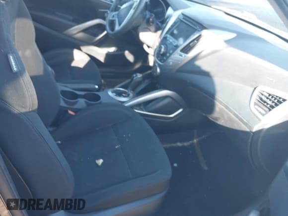 ✅ 2016 Hyundai Veloster • VIN: KMHTC6AD6GU299405 • Lot: 40846986. Wystawiony na IAAI z przebiegiem 48 262 mil. Bezpłatny archiwum sprzedaży aukcyjnych z USA i szczegółowy raport historii pojazdu na DreamBid. Zdjęcie 5.