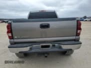 ✅ 2006 Chevrolet Silverado 2500HD LT2 • VIN: 1GCHK23D86F197884 • Lot: 44274085. Wystawiony na Copart z przebiegiem 272 875 mil. Bezpłatny archiwum sprzedaży aukcyjnych z USA i szczegółowy raport historii pojazdu na DreamBid. Zdjęcie 6.