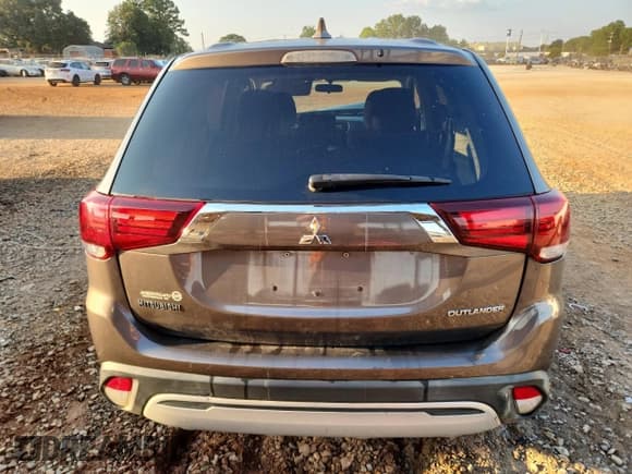 ✅ 2019 Mitsubishi Outlander ES • VIN: JA4AD2A36KZ028889 • Lot: 80701105. Wystawiony na Copart z przebiegiem 128 683 mil. Bezpłatny archiwum sprzedaży aukcyjnych z USA i szczegółowy raport historii pojazdu na DreamBid. Zdjęcie 6.