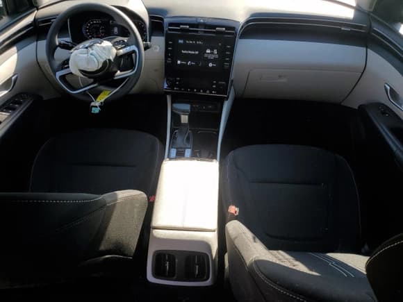 ✅ 2024 Hyundai Tucson SEL • VIN: 5NMJBCDE8RH394043 • Lot: 70275034. Wystawiony na Copart z przebiegiem 3 044 mil. Bezpłatny archiwum sprzedaży aukcyjnych z USA i szczegółowy raport historii pojazdu na DreamBid. Zdjęcie 8.