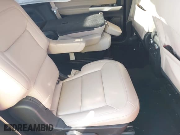 ✅ 2022 Ford Explorer XLT • VIN: 1FMSK7DH4NGA11346 • Lot: 41734634. Wystawiony na IAAI z przebiegiem 38 986 mil. Bezpłatny archiwum sprzedaży aukcyjnych z USA i szczegółowy raport historii pojazdu na DreamBid. Zdjęcie 8.