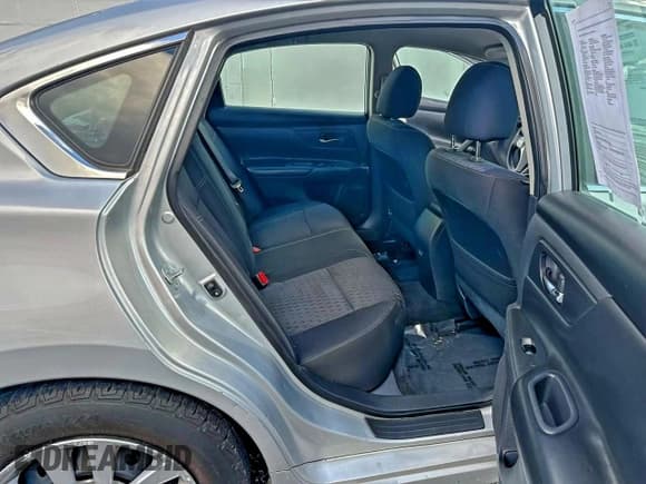 ✅ 2017 Nissan Altima S • VIN: 1N4AL3AP3HN329806 • Lot: 94950415. Wystawiony na Copart z przebiegiem 126 181 mil. Bezpłatny archiwum sprzedaży aukcyjnych z USA i szczegółowy raport historii pojazdu na DreamBid. Zdjęcie 6.