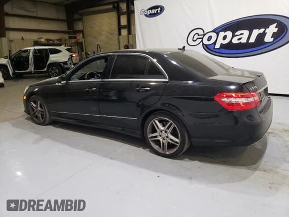 ✅ 2013 Mercedes-Benz E 550 Sport • VIN: WDDHF9BB8DA728725 • Lot: 82929844. Wystawiony na Copart z przebiegiem 176 987 mil. Bezpłatny archiwum sprzedaży aukcyjnych z USA i szczegółowy raport historii pojazdu na DreamBid. Zdjęcie 2.